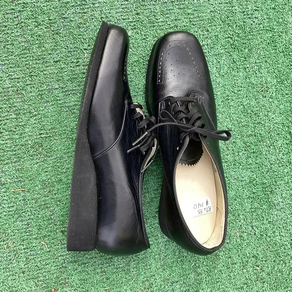 The Extra Depth Shoe Black leathered Loafers Size 8.5 - Picture 7 of 14